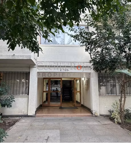 Se vende departamento remodelado con máxima seguridad, frente a futuro metro linea 8