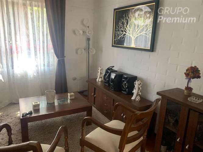 Casa aislada en venta 4D 3B 2E Peñaflor cercana a plaza - Imagen 2