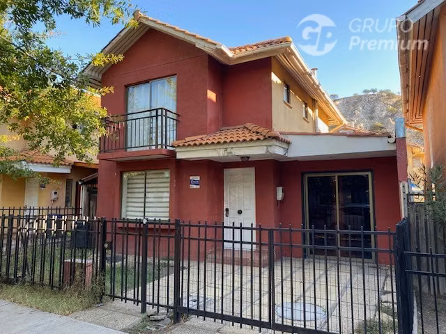 Casa aislada en venta 4D 3B 2E Peñaflor cercana a plaza