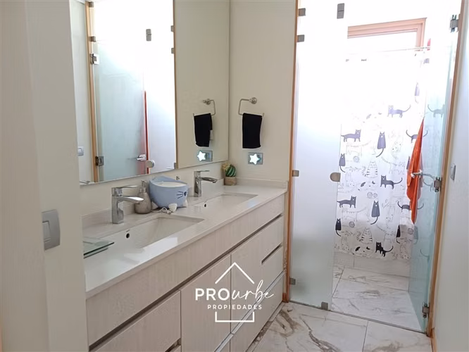 Dúplex Exclusivo, quincho techado, 4 dorm. La Dehesa Central