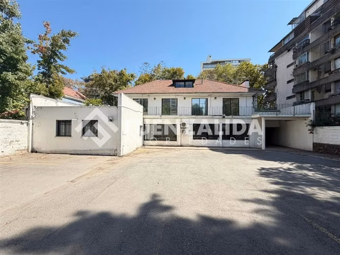 Gran Casa, adaptada para oficina en Venta Providencia