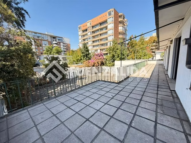 Gran Casa, adaptada para oficina en Venta Providencia