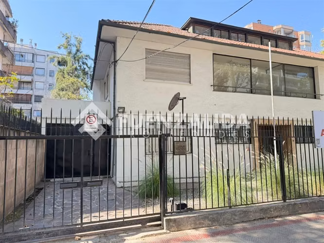 Gran Casa, adaptada para oficina en Venta Providencia