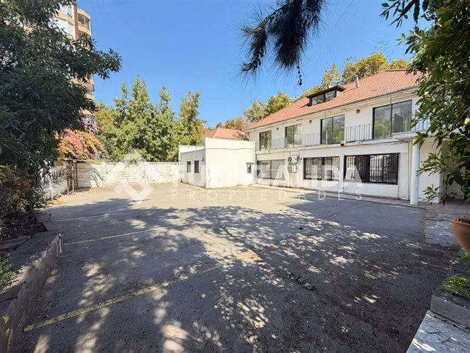 Gran Casa, adaptada para oficina en Venta Providencia