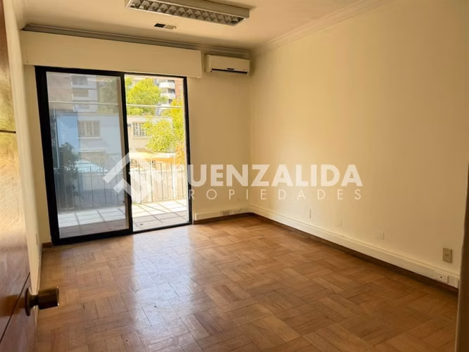 Gran Casa, adaptada para oficina en Venta Providencia