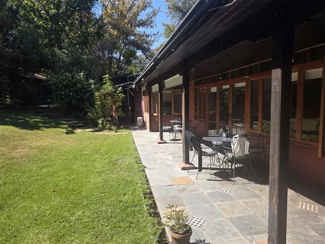 Casa en arriendo de 6 dorm. en La Reina