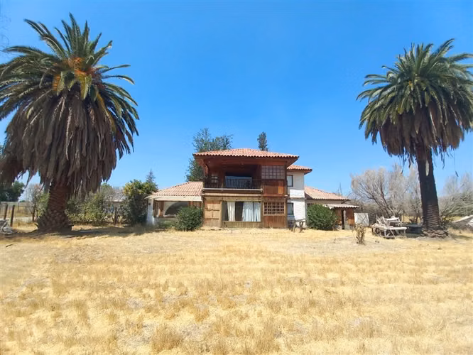 Parcela en Venta con Casa de 2 Pisos en Colina. Condominio