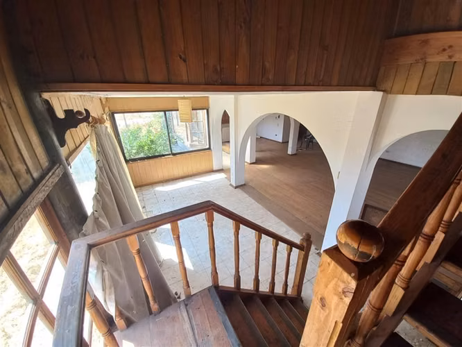 Parcela en Venta con Casa de 2 Pisos en Colina. Condominio