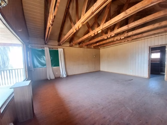 Parcela en Venta con Casa de 2 Pisos en Colina. Condominio