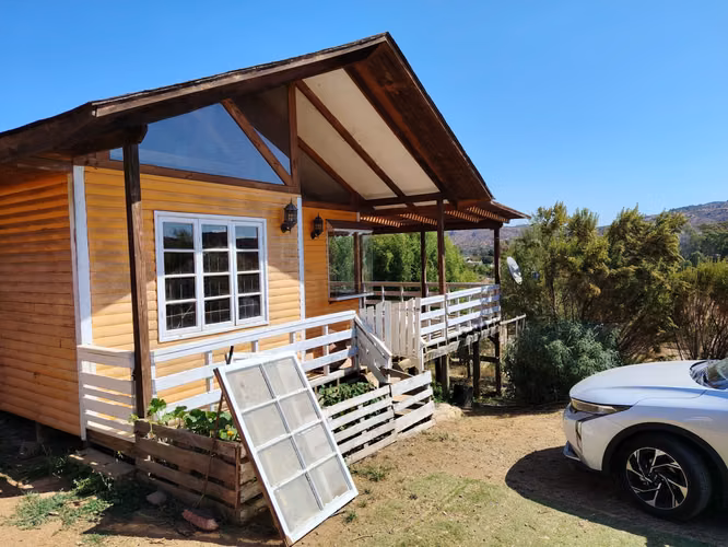 SE VENDE PARCELA CON DOS CASAS MEDIA HECTAREA URBANIZADA