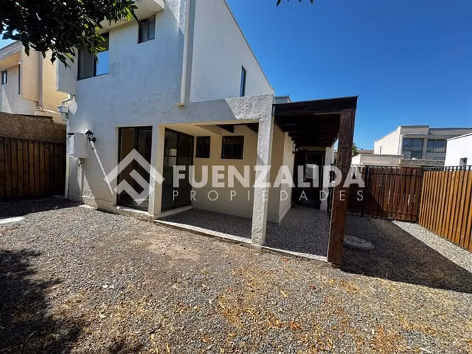 Casa en venta de 3 dorm. en Peñaflor