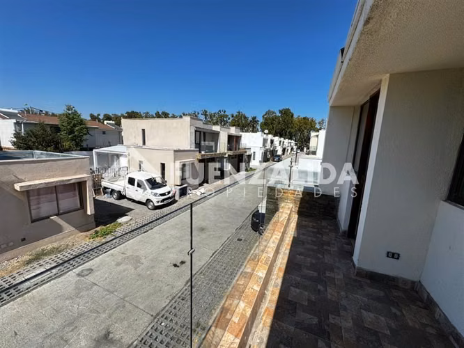 Casa en venta de 3 dorm. en Peñaflor