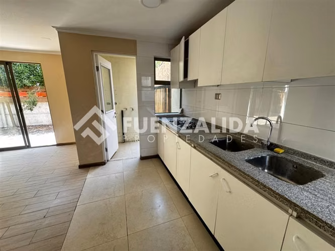 Casa en venta de 3 dorm. en Peñaflor