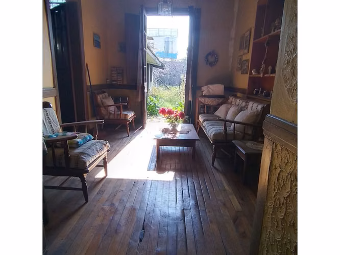 vende  casa con gran patio en la cisterna