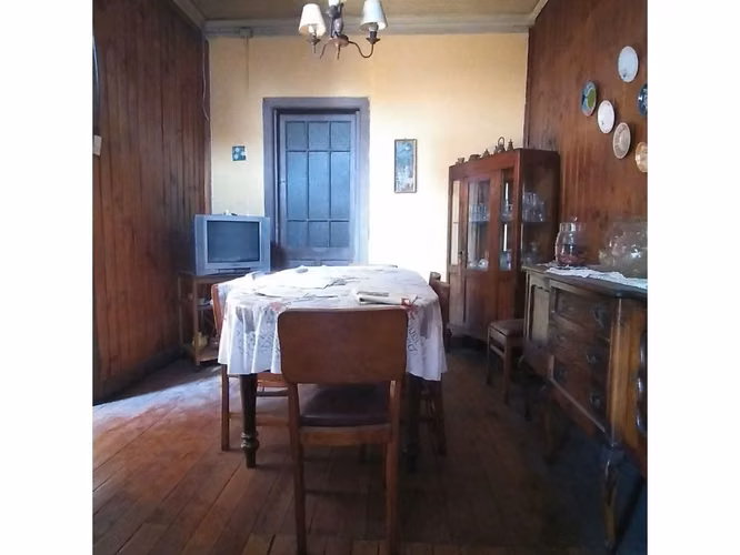 vende  casa con gran patio en la cisterna