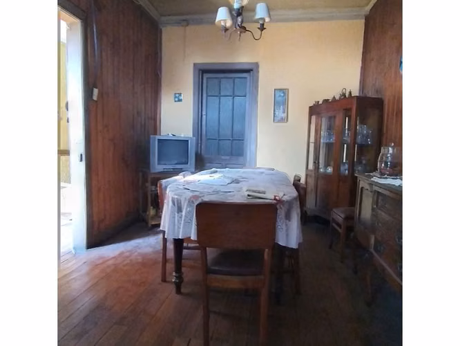 vende  casa con gran patio en la cisterna