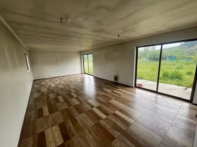 VENDE AMPLIA CASA EN PARCELA DE AGARADO ROMERAL-CURICO