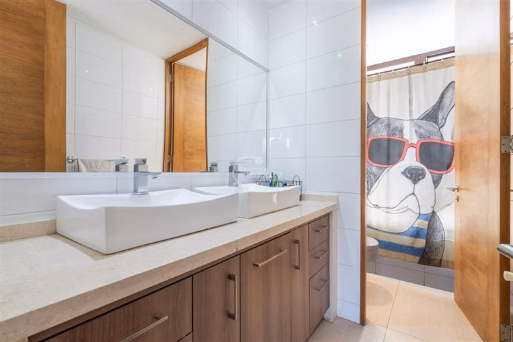 Casa en venta de 5 dorm. en Colina