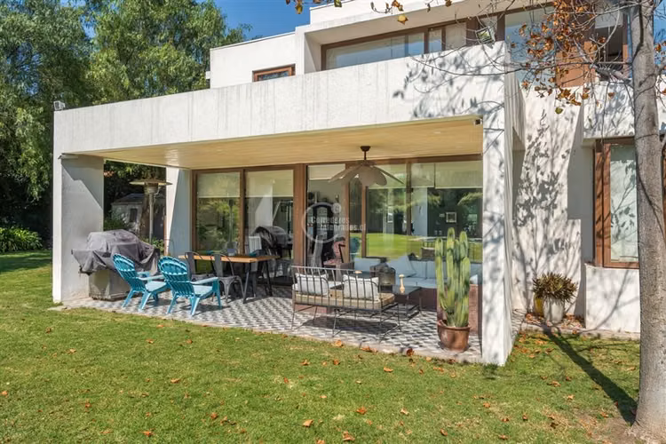 Casa en venta de 5 dorm. en Colina