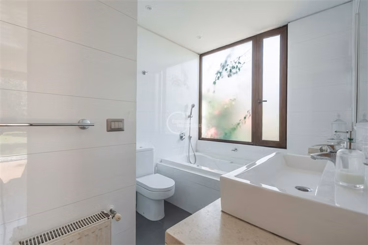 Casa en venta de 5 dorm. en Colina