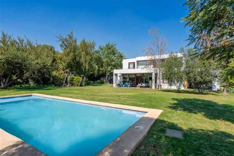 Casa en venta de 5 dorm. en Colina
