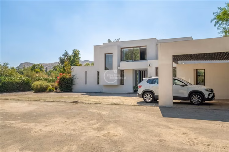 Casa en venta de 5 dorm. en Colina