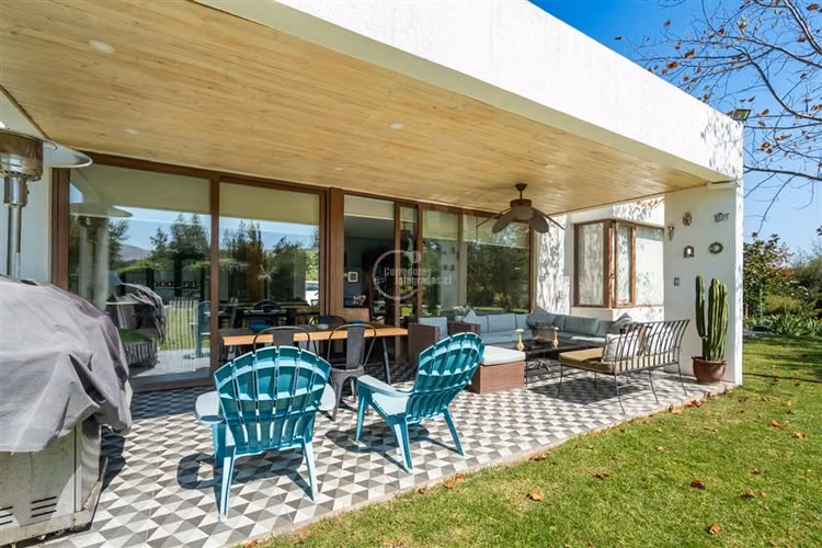 Casa en venta de 5 dorm. en Colina
