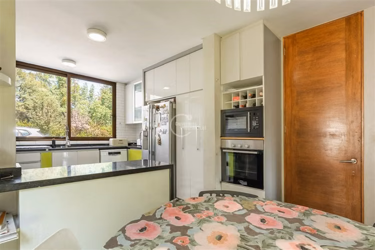 Casa en arriendo de 5 dorm. en Colina