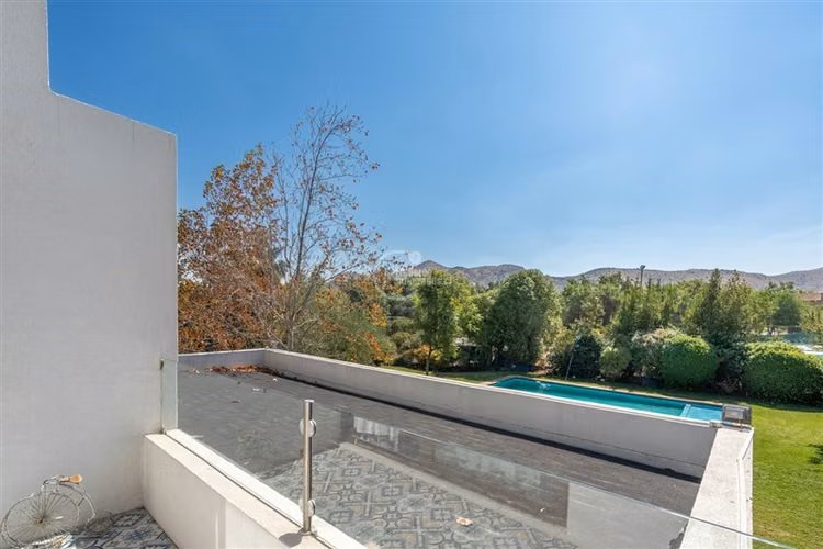 Casa en arriendo de 5 dorm. en Colina