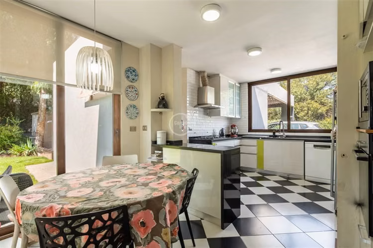 Casa en arriendo de 5 dorm. en Colina