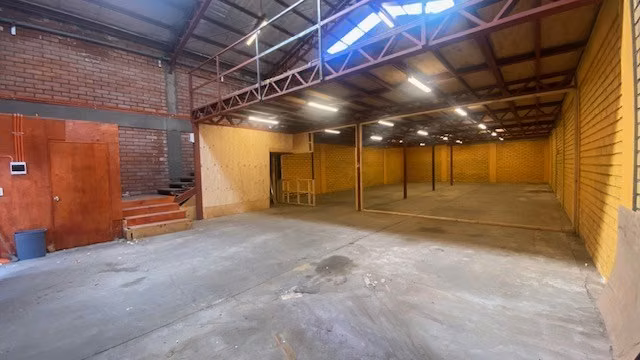 Se arrienda bodega comercial en arriendo en Natales