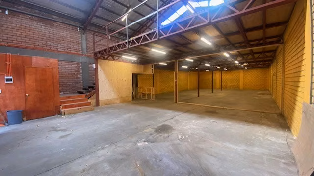 Se arrienda bodega comercial en arriendo en Natales