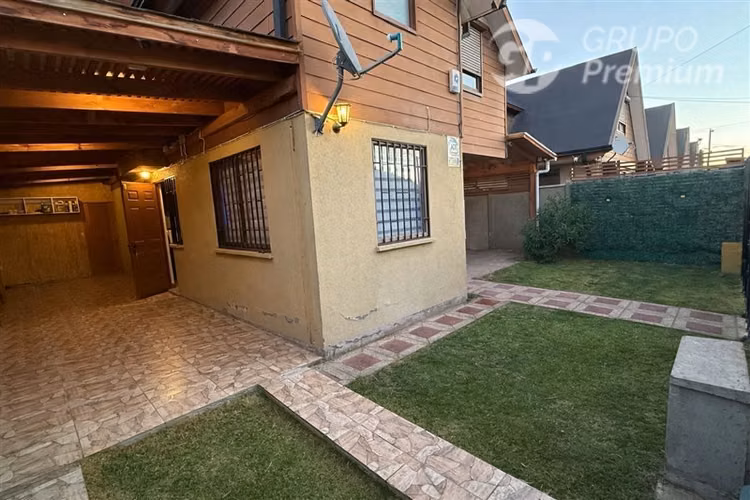 Amplia Casa 4D 3B en Venta en Melipilla