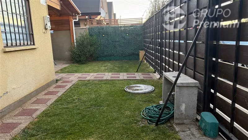 Amplia Casa 4D 3B en Venta en Melipilla