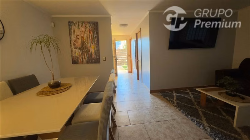 Amplia Casa 4D 3B en Venta en Melipilla