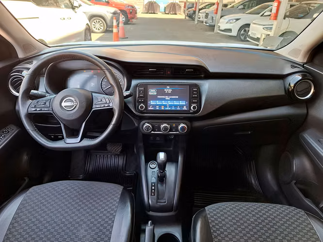 NISSAN KICKS 2025