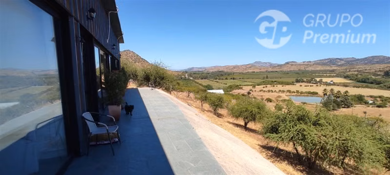 Se vende Parcela de 9.600 m2 con casa amoblada en Pencahue
