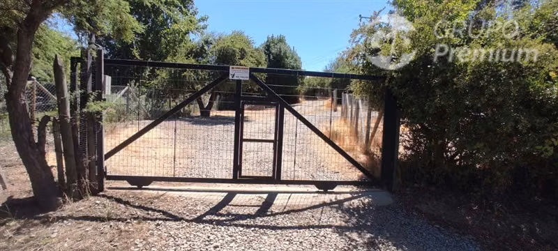 Se vende Parcela de 9.600 m2 con casa amoblada en Pencahue