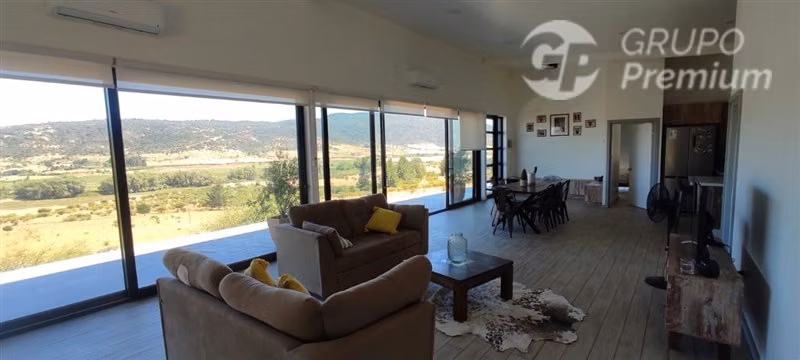 Se vende Parcela de 9.600 m2 con casa amoblada en Pencahue