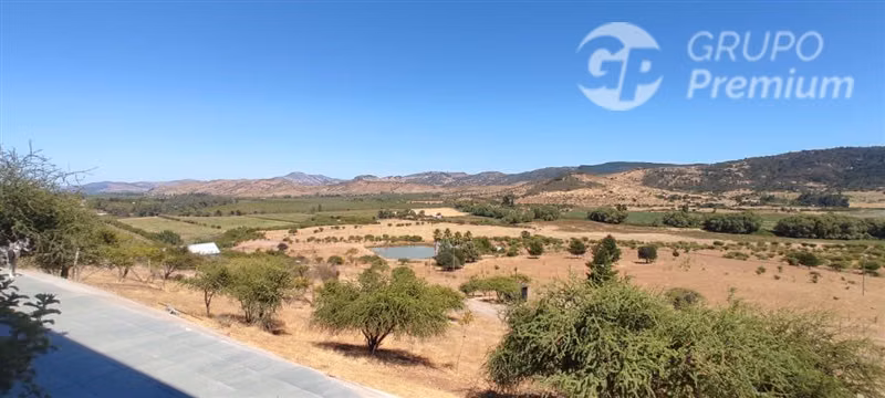 Se vende Parcela de 9.600 m2 con casa amoblada en Pencahue