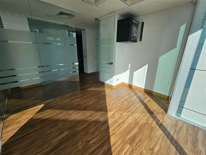 Oficina en arriendo en Las Condes / Isidora Goyenechea - Imagen 7