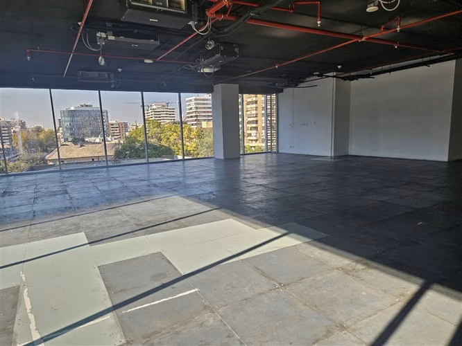 Oficina en arriendo en Las Condes / Tobalaba