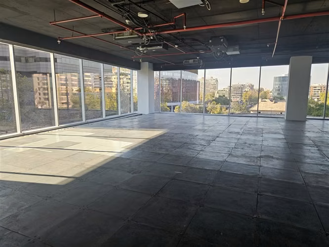 Oficina en arriendo en Las Condes / Tobalaba