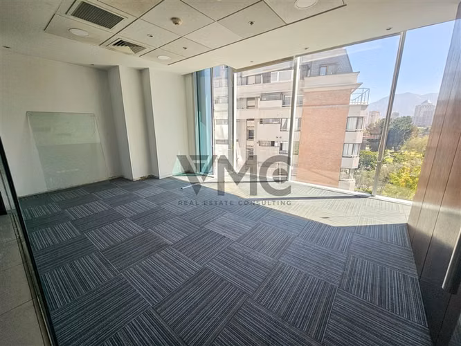 Oficina en arriendo en Las Condes / Escuela militar