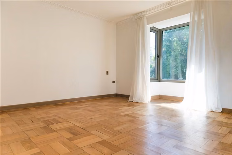 Casa en venta de 4 dorm. en Las Condes amplia cocina comedor