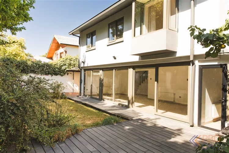 Casa en venta de 4 dorm. en Las Condes amplia cocina comedor