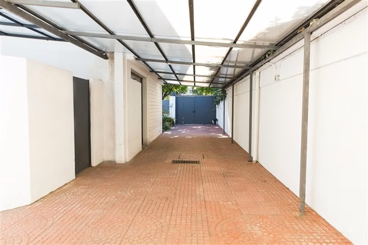 Casa en venta de 4 dorm. en Las Condes amplia cocina comedor