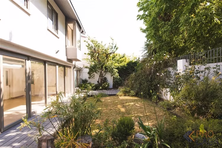 Casa en venta de 4 dorm. en Las Condes amplia cocina comedor