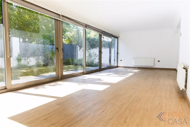 Casa en venta de 4 dorm. en Las Condes amplia cocina comedor