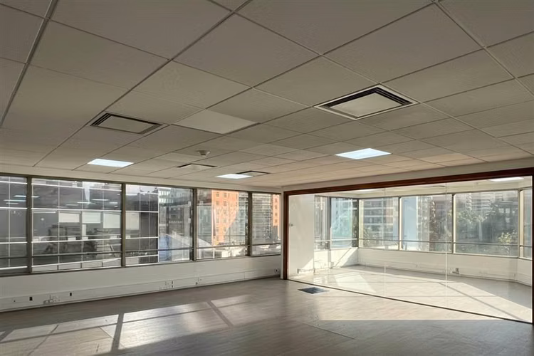Oficina en arriendo en Las Condes / El Bosque